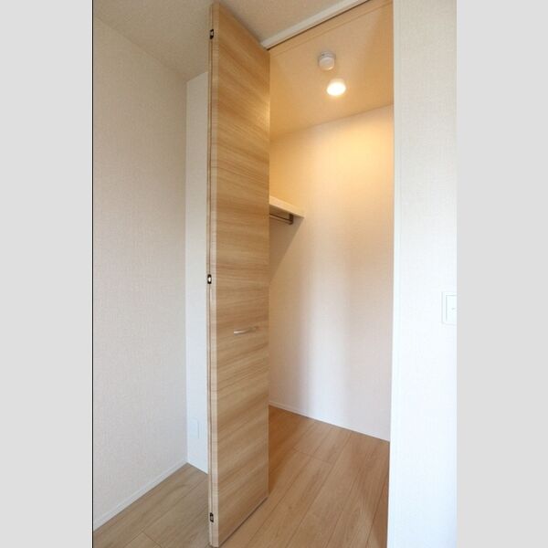 コリーヌ305号室 クローゼット