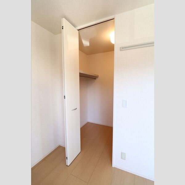 メゾン・ド・ボナール201号室 ウォークインクローゼット