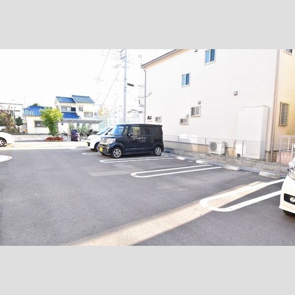 フォレスト101号室 駐車場