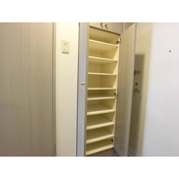 パルコート海神 玄関