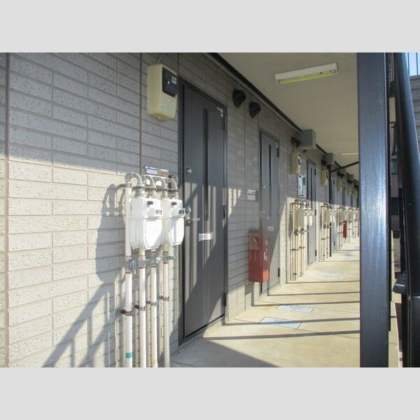 オプス・なのはな101号室 玄関