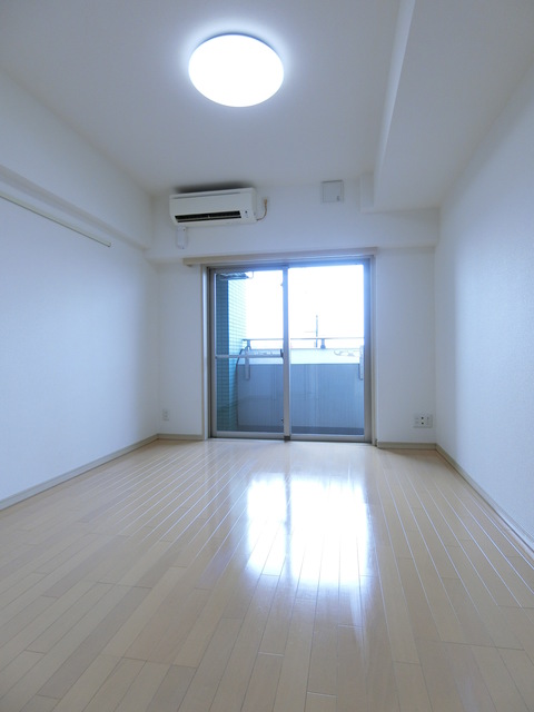 グランド・ガーラ横濱万世町 リビング