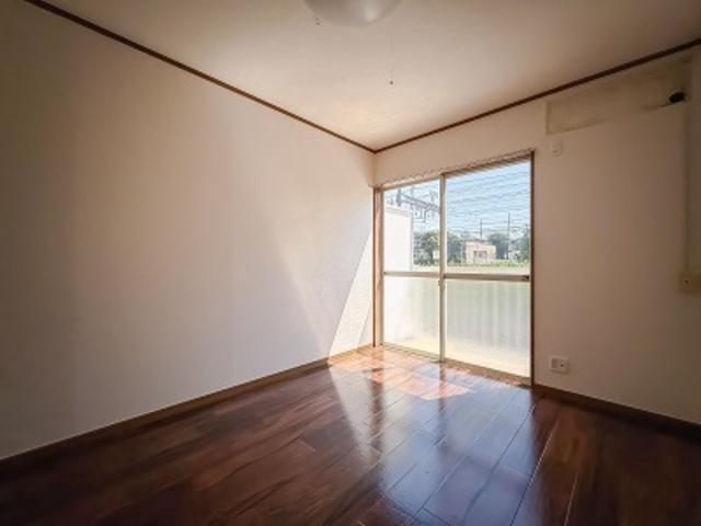 シモンズ栗木台2階 内観