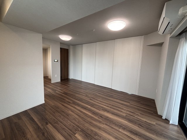 クリオ市谷薬王寺 引戸でリビングと洋室を区切れます。