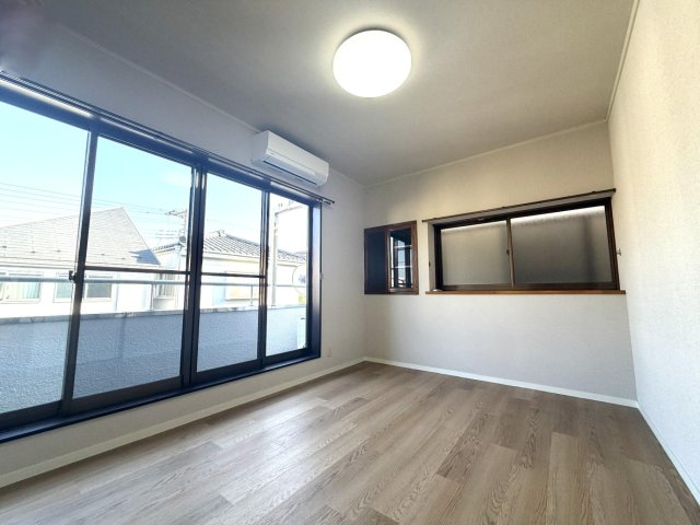 南街6丁目戸建 2階南側洋室6帖