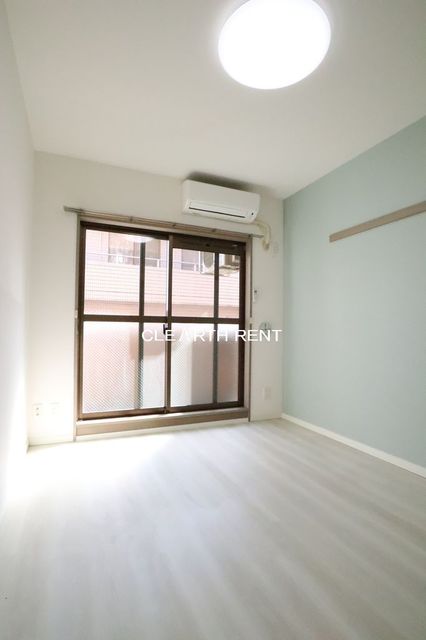 センチュリー西久保3階 アクセントクロスのお洒落なお部屋