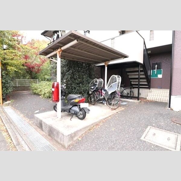 ニュー篠原ハイツ202号室 駐輪場