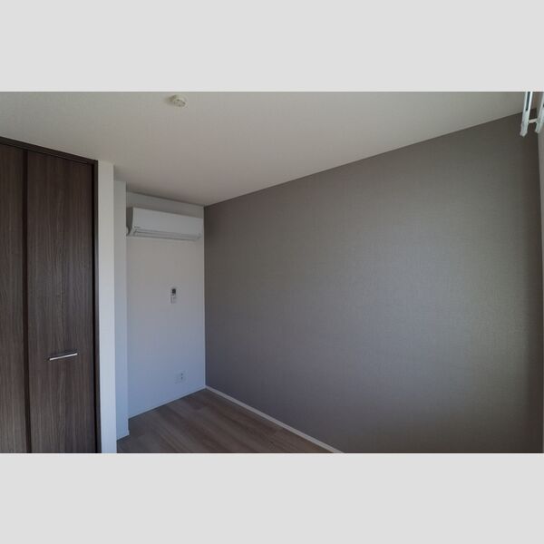 セレスティア白鳥203号室 洋室　約4.1帖