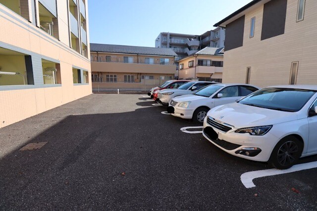 ジェノヴィア東川口3階 駐車場