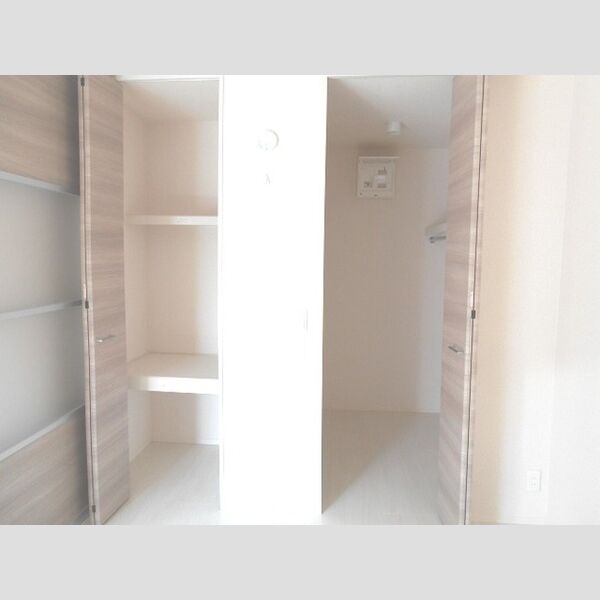 レセンテ西浦和 ウォークインクローゼット
