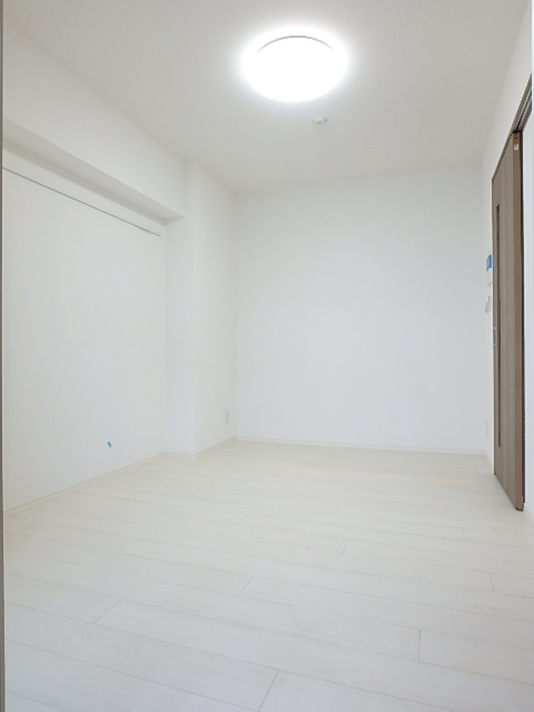 グランド・ガーラ立川9階 落ち着いた色調の洋室です