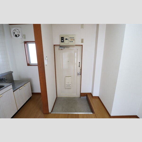 リバーサイド88102号室 玄関