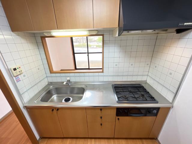 シャイニングｉｎ青葉Ⅱ101号室 3口ガスコンロ