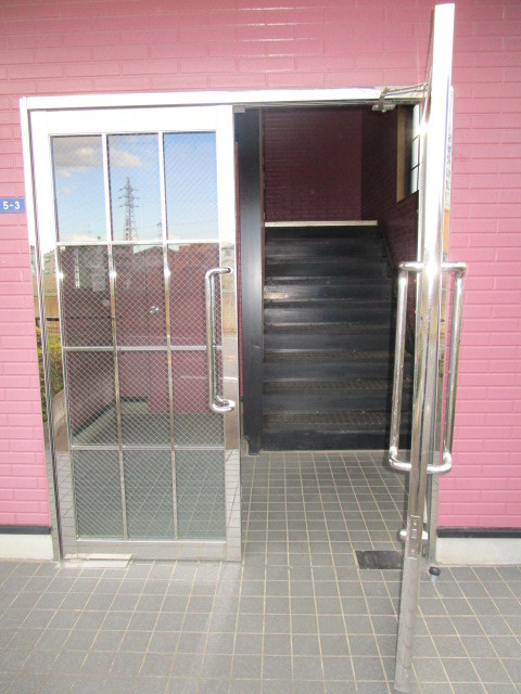 デルニエワコーI1階 エントランス