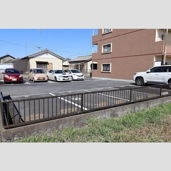 ジョウエイ別府203号室 駐車場