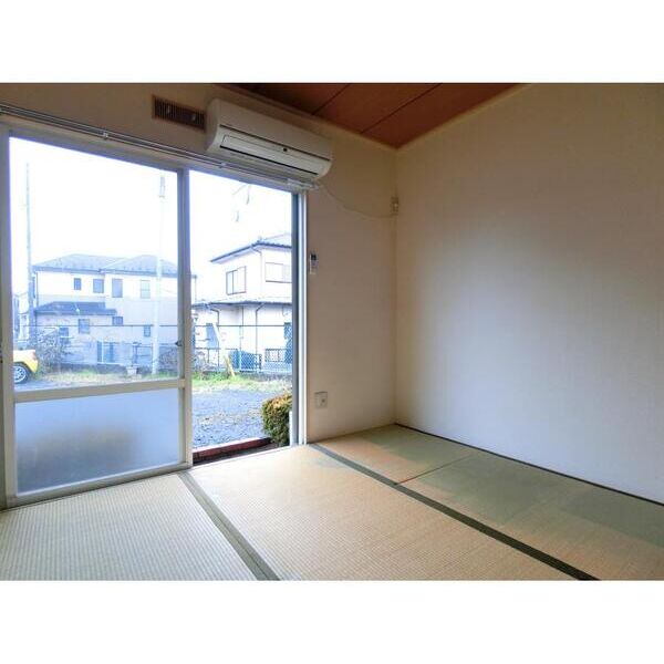 ホワイトハイツ篠崎B号室 リビング