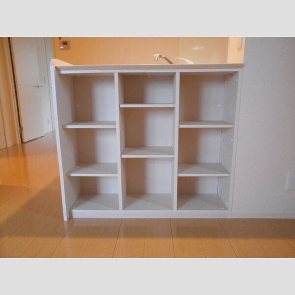 キャピタル美南　B 収納棚