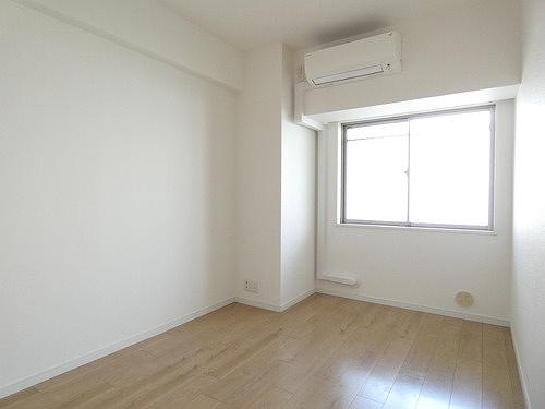 ルネ・エアズヒル４番館6階 洋室　約７.０畳