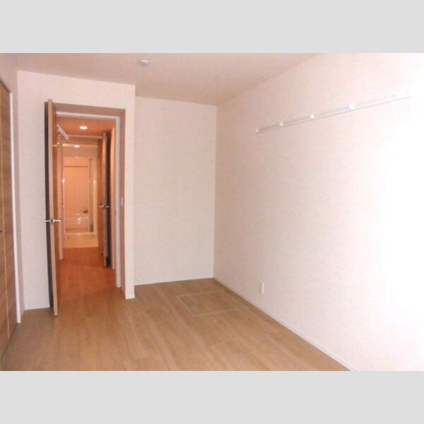 スターリィ・コート大倉山302号室 洋室6.6帖