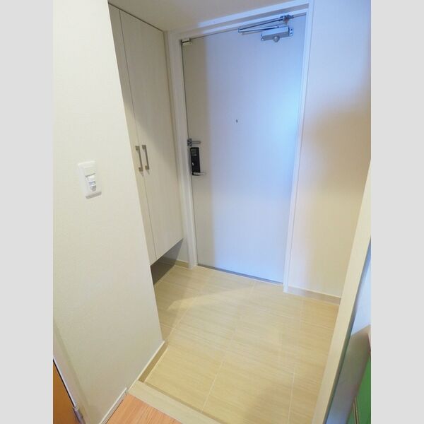 ロイジェントパークス千葉中央0702号室 玄関