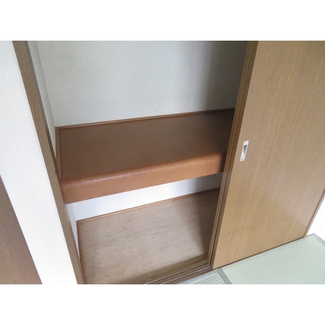 エステートロイヤル８号棟0103号室 内観