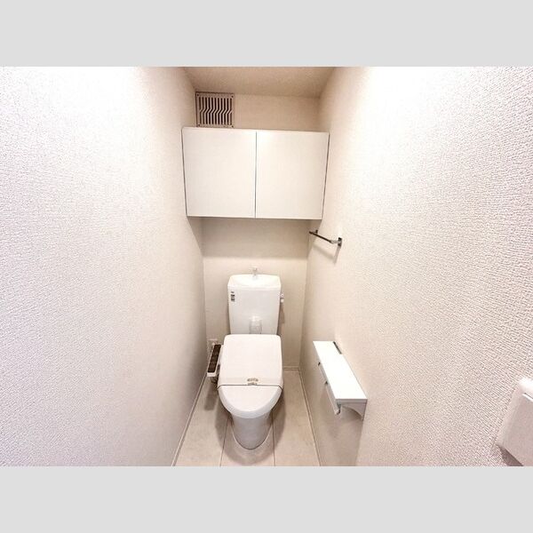 ロイヤルクレスト六号館303号室 トイレ