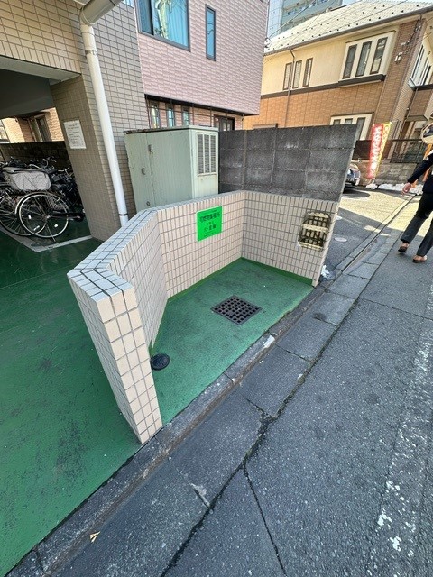 ハチホウハイツ１１ 駐車場