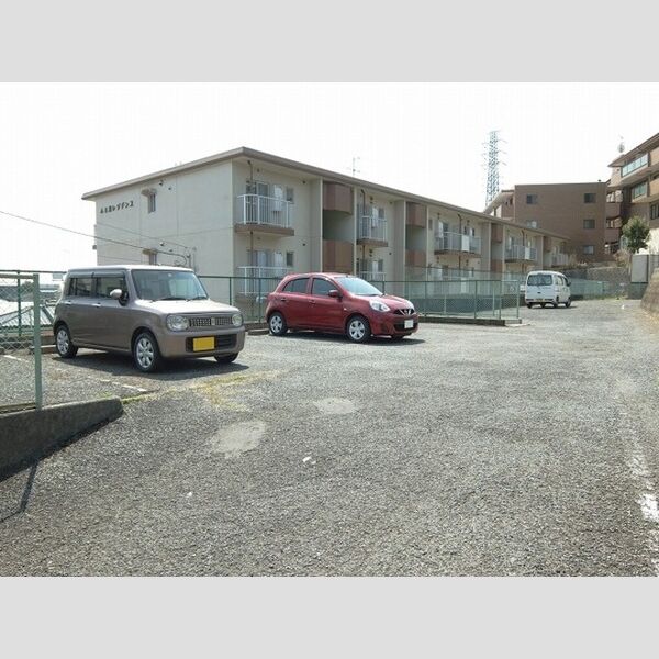 山王塚レジデンス 駐車場