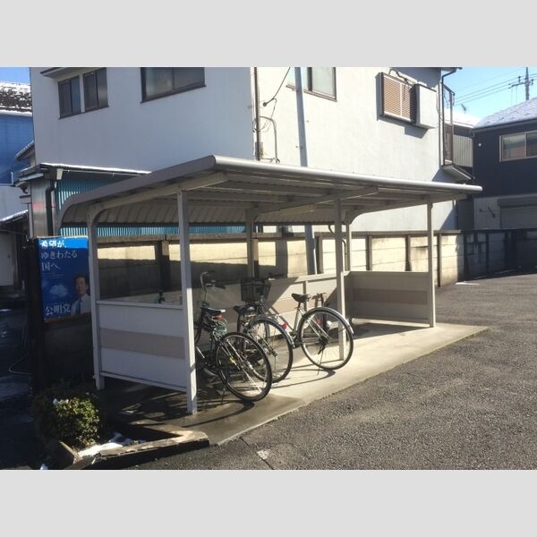 ハイツクラール 屋根付駐輪場