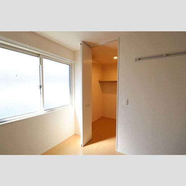 ルガーナ グランデ202号室 ウォークインクローゼット