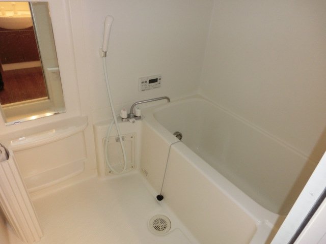 パラディ102号室 バス