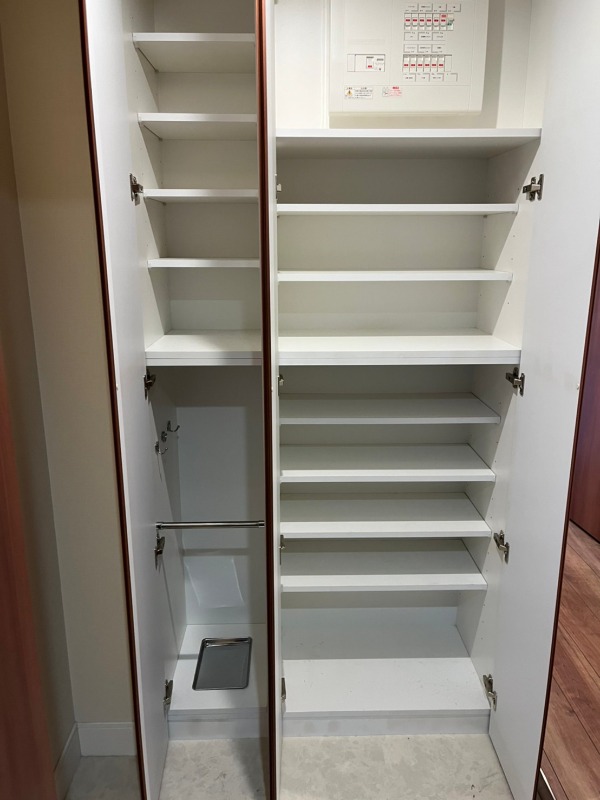 ドムス・スタイル武蔵小山4階 下足入れ