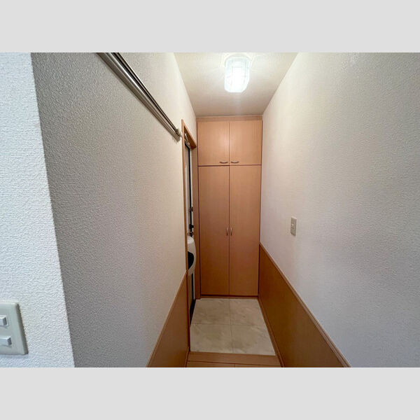 バニュルス　Ⅰ・Ⅱ・ⅢⅢ205号室 玄関