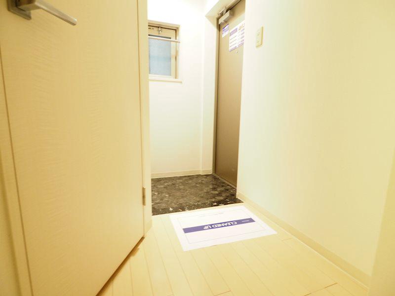 レジディア三越前4階 玄関