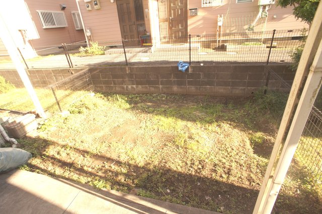 メゾネットおゆみ野Ｇ棟G2号室 奥行もしっかりあるお庭です