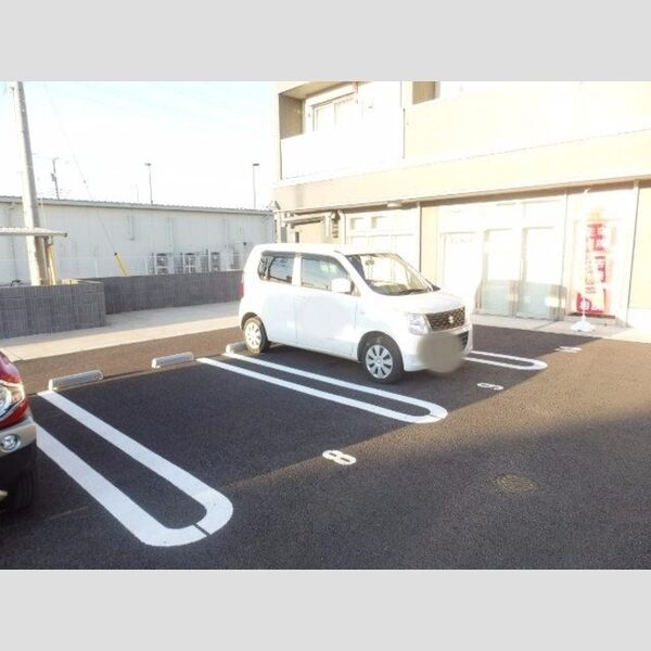 デュナミス305号室 駐車場