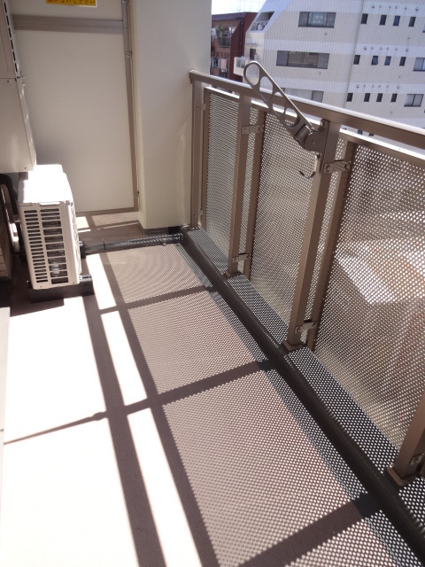 エルフレア三鷹0604号室 日当たりの良いバルコニー