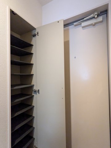 ブランノワール301号室 収納