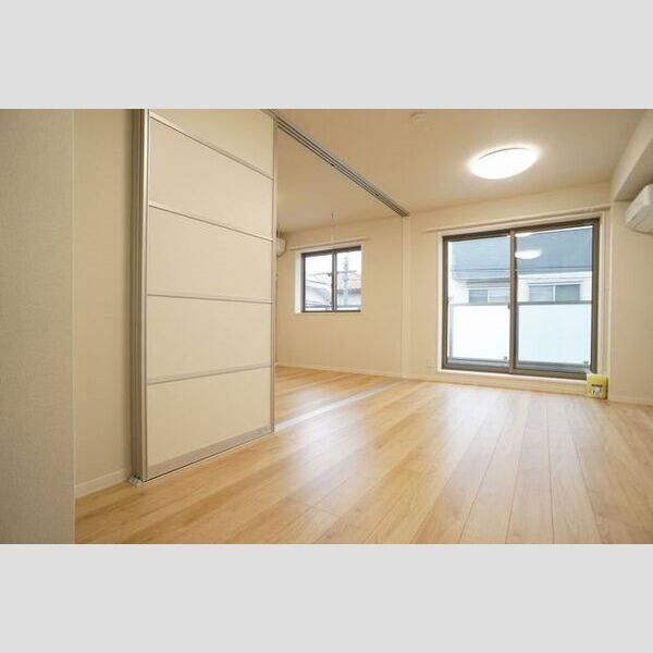 アーカスKⅦ リビングには照明もついてます♪