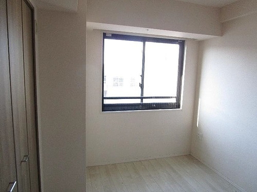 グレーシア調布7階 洋室（約5.6畳）別角度