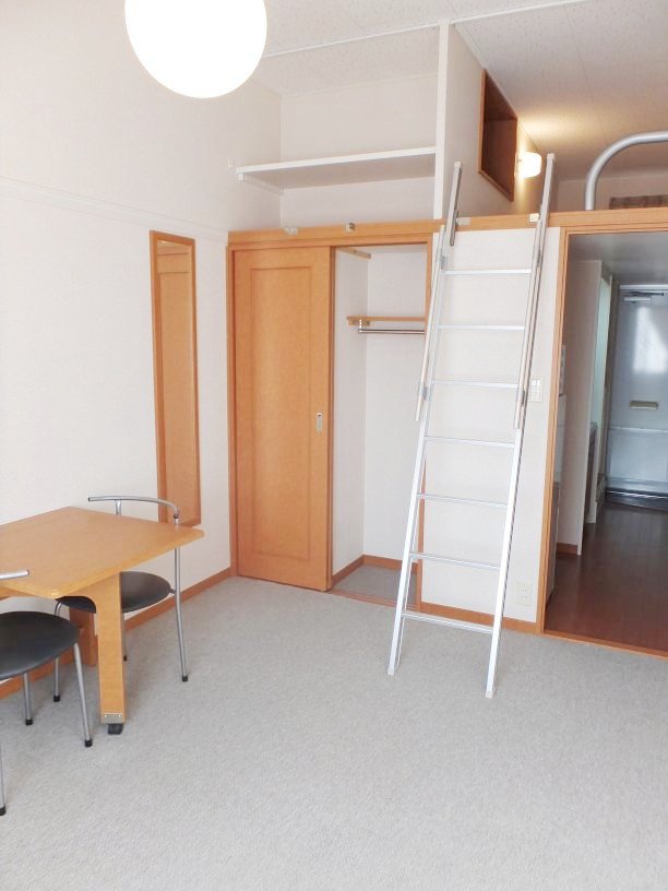 レオパレス飯山満 寝室