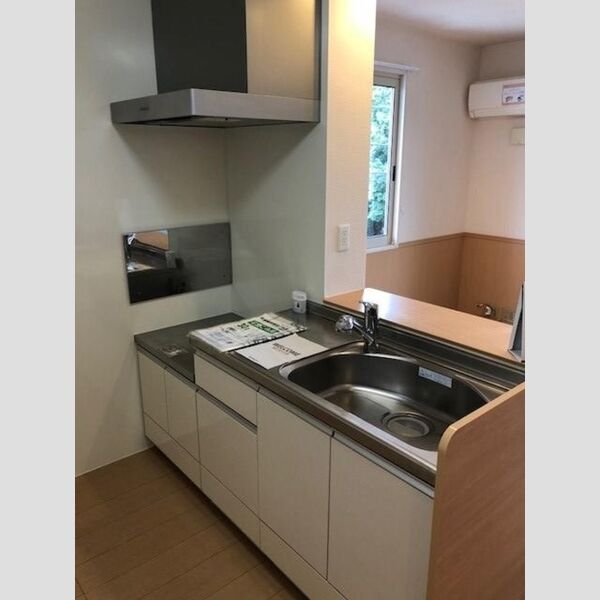 ロイヤルヒルズP202号室 キッチン