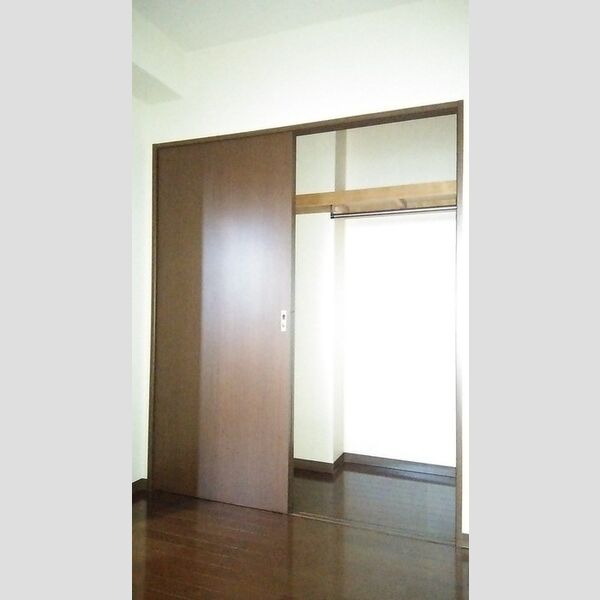 アレックス千葉寺402号室 クローゼット