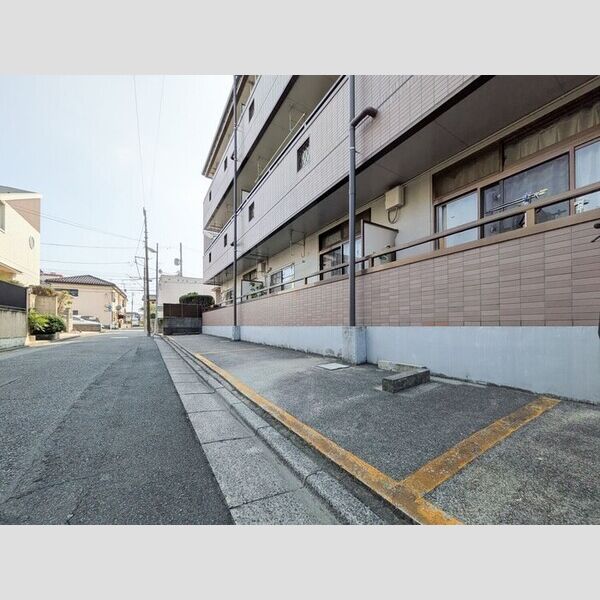 センチュリー・ハイツ202号室 駐車場