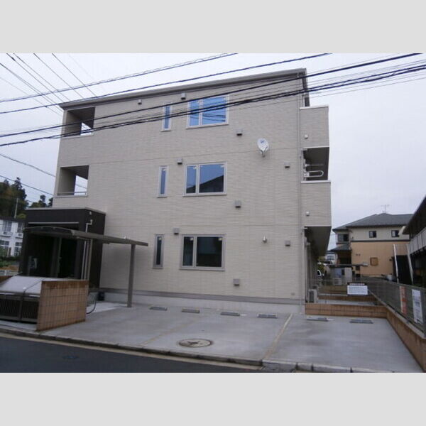 グッドベルテ横浜302号室 駐車場