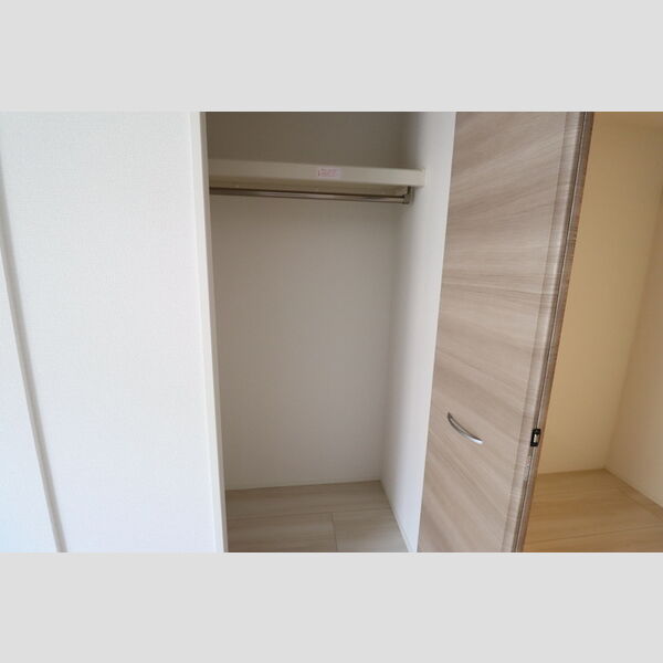 ラリュール赤塚Ⅱ クローゼット