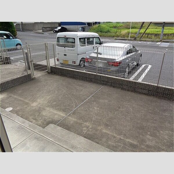 フロレスタ東館・西館　西館101号室 専用庭