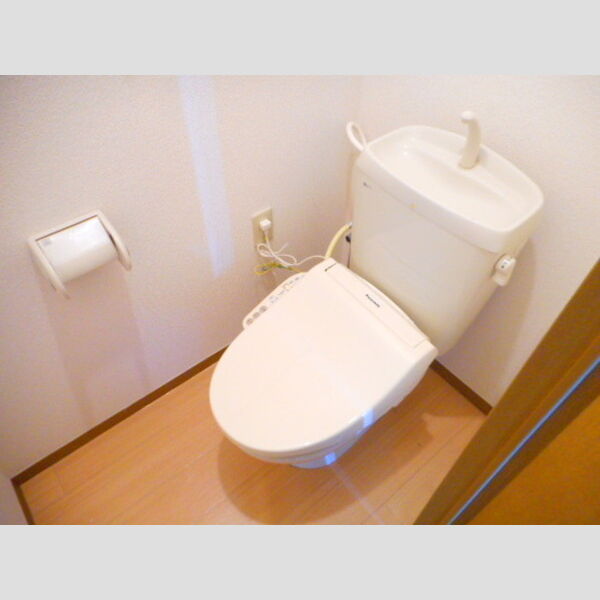 アベニュー102号室 温水洗浄暖房便座仕様です