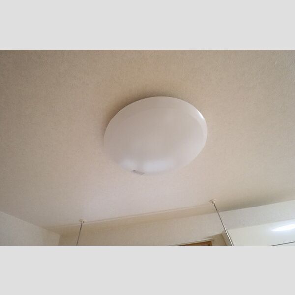 シェ・コパン102号室 全居室照明付き