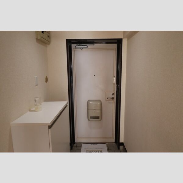 メゾンドゥ・ボヌール101号室 玄関